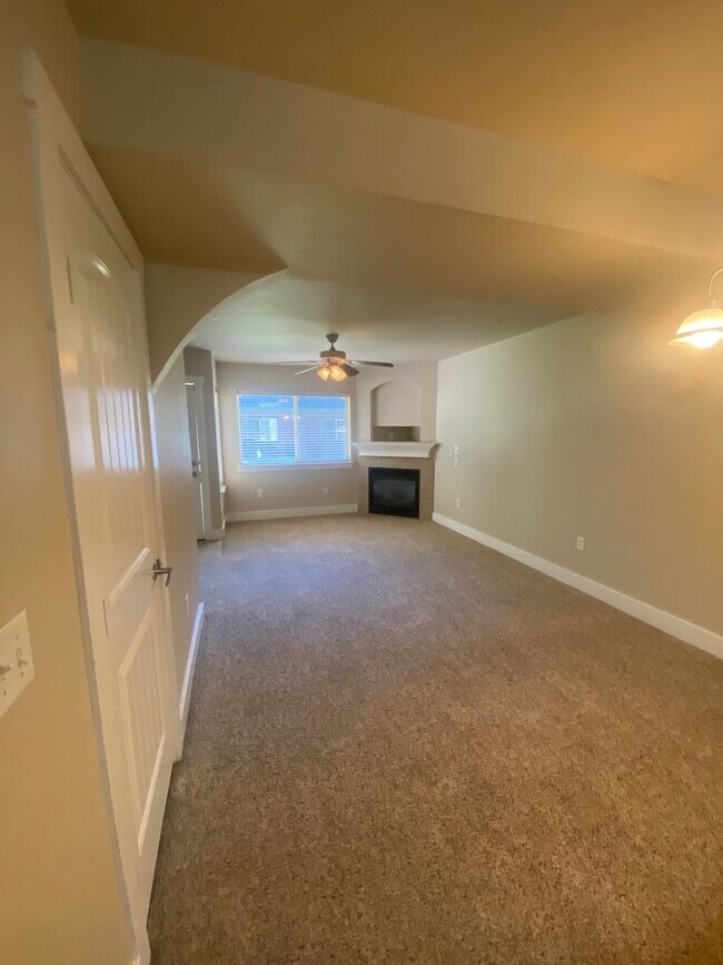 Building Photo - 9993 W Rosecroft Ct