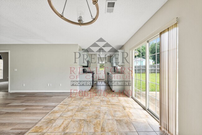Building Photo - 8440 Canaan Dr