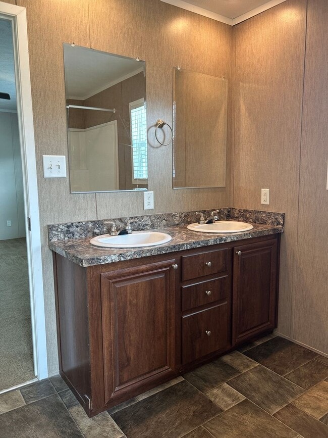Building Photo - Move in Ready - 2 Bedroom/2 Bath