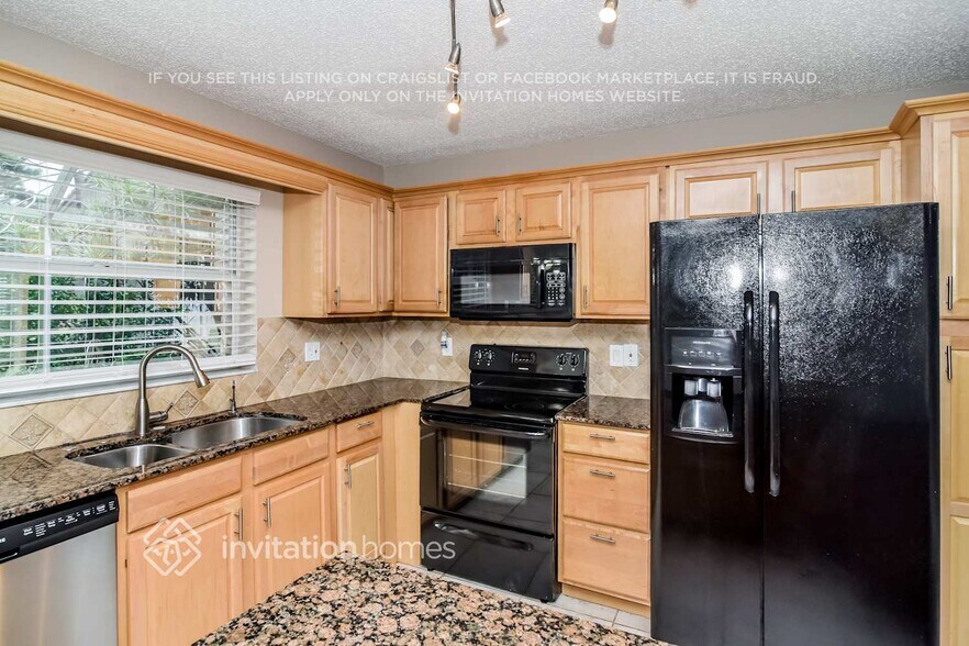 Building Photo - 450 SW 182nd Way