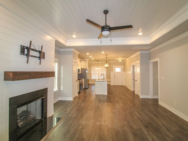 Building Photo - LIKE NEW Home in Natures Cove West in Athe...