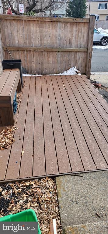 Building Photo - 327 James St