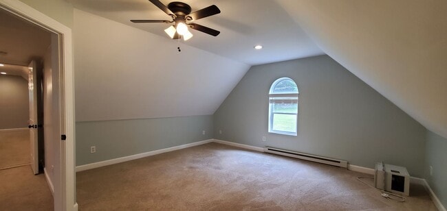 Building Photo - Spacious 5 Bedroom Executive Level Home