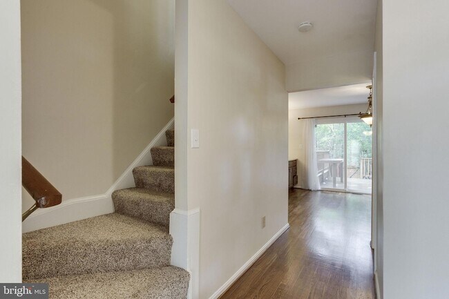 Building Photo - 2937 Village Spring Ln