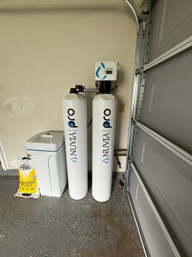 Building Photo - Beautiful House with Forever Views