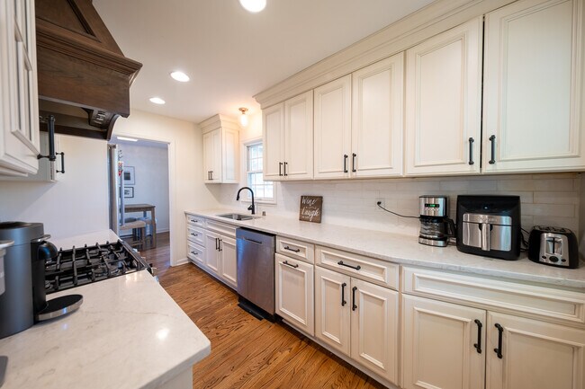 Building Photo - 4948 Normandy Pl