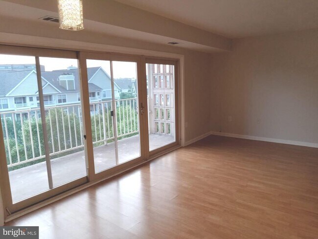 Building Photo - 5250 Valley Forge Dr