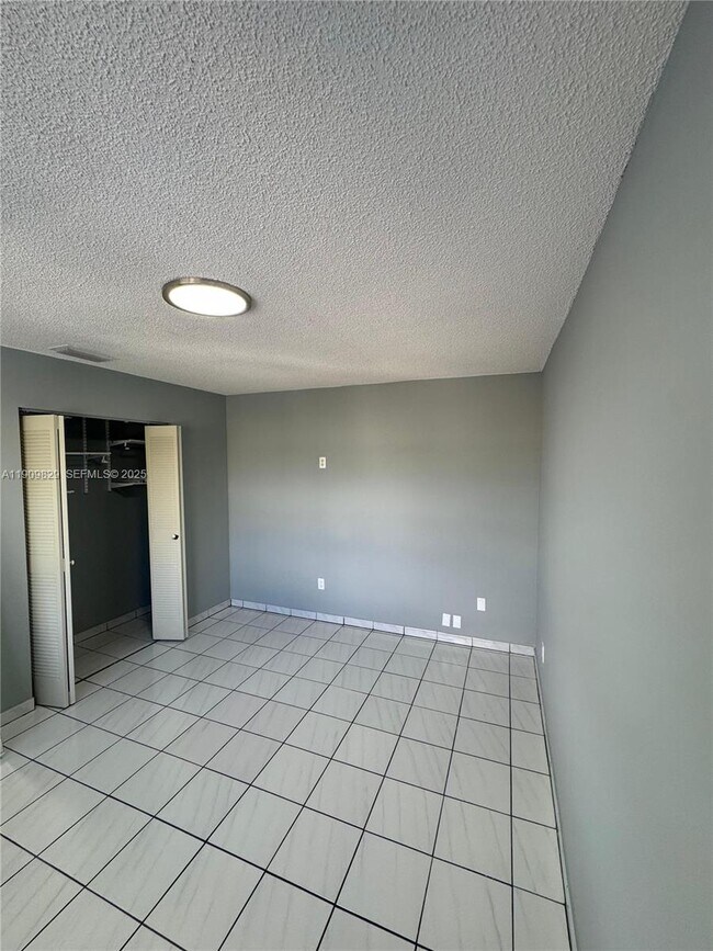 Building Photo - 9510 Southwest 151 Court