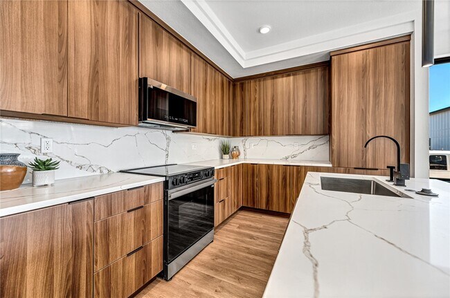 Building Photo - 1100 Emilia Ave