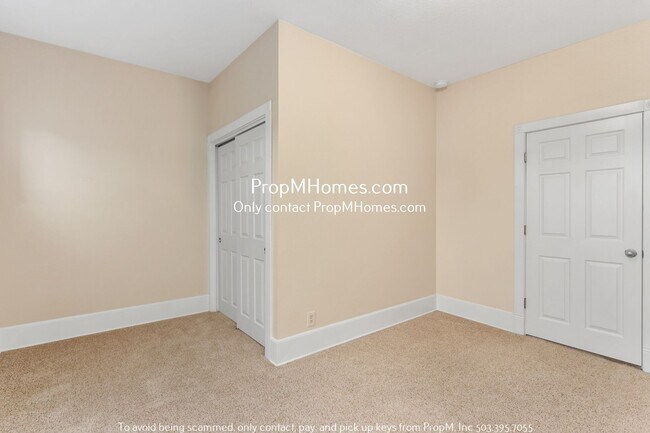 Building Photo - Charming Two-Bedroom Unit: Your Perfect Ho...