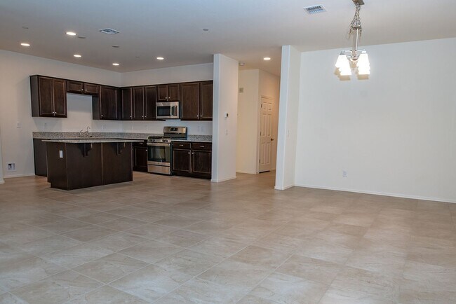 Building Photo - Spacious 4BD/2BA in Verrado