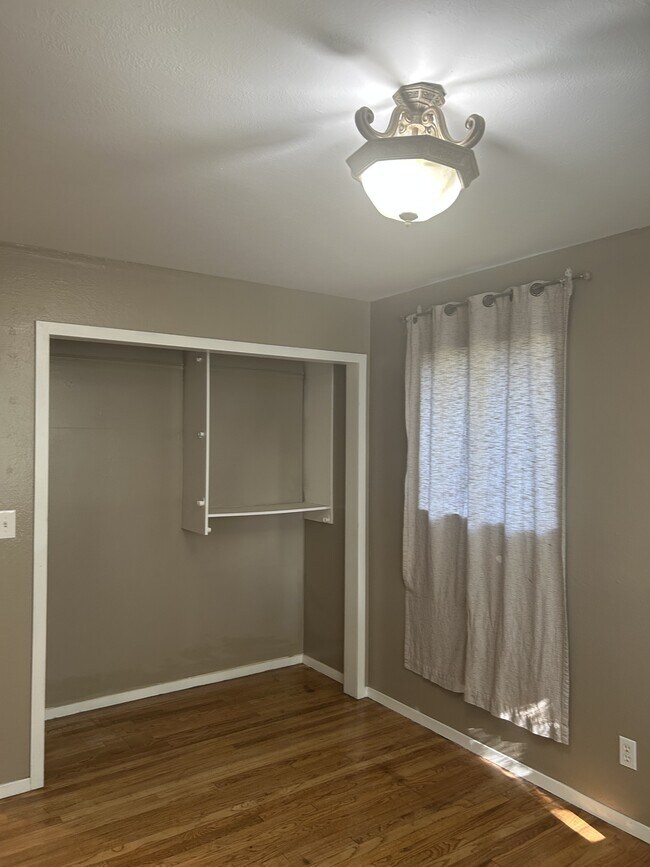 Building Photo - 137 Las Flores Ave