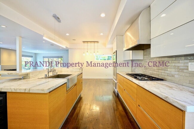 Building Photo - 10 Idalia Ct