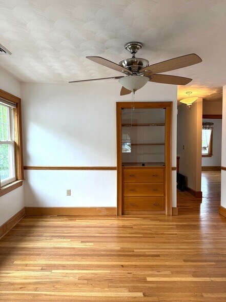 Building Photo - 23 Rendall Pl