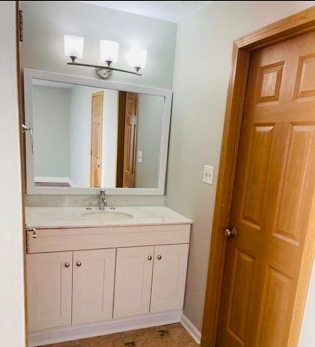 Building Photo - 600 Academy Ct