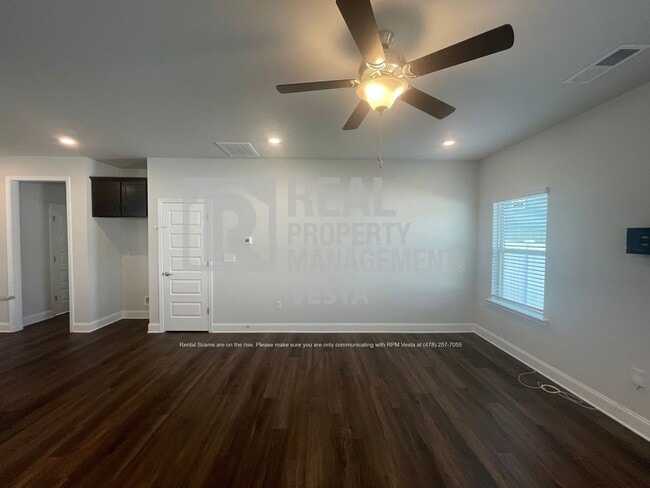 Building Photo - 514 Southern Oaks Dr