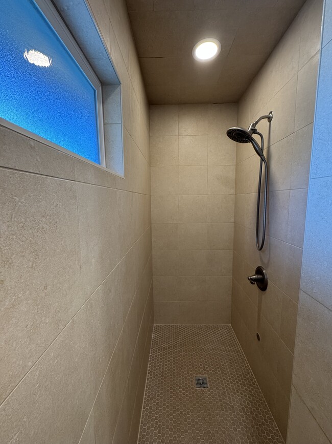 Building Photo - 41-675A Mokulama St