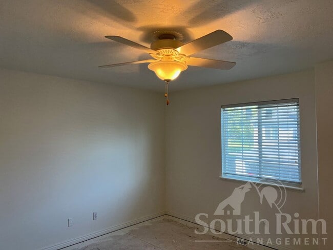 Building Photo - 806 Brookside Ct