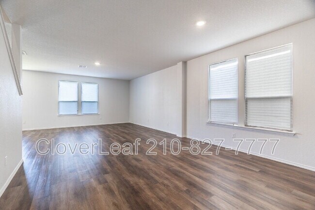 Building Photo - 165 Acorn Cir