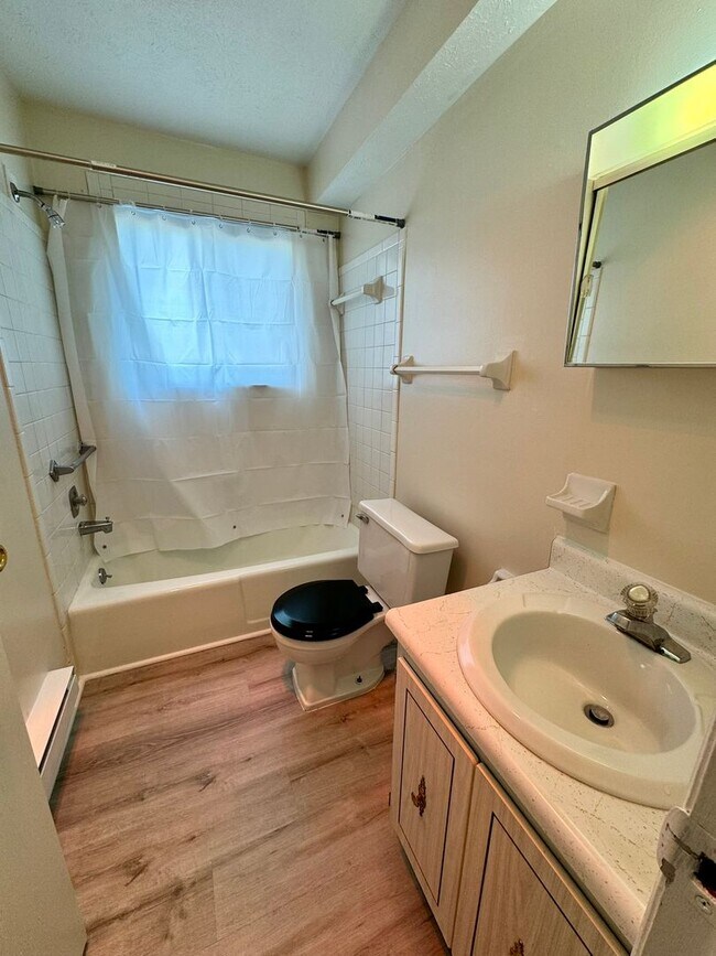 Building Photo - 1412 Jackson Ln