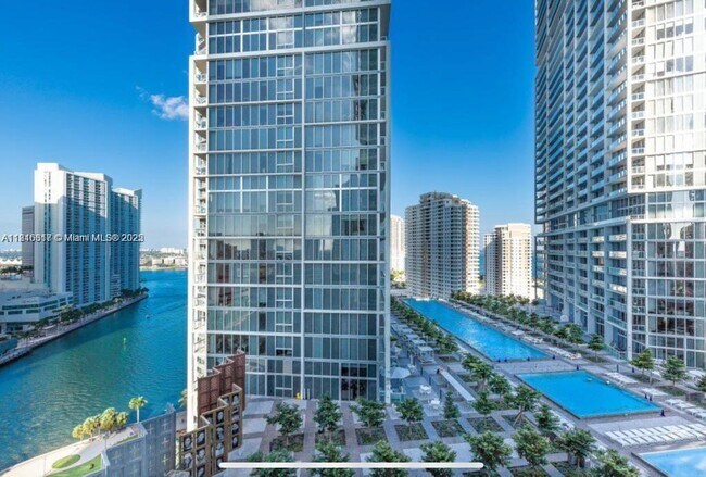 Building Photo - 465 Brickell Ave