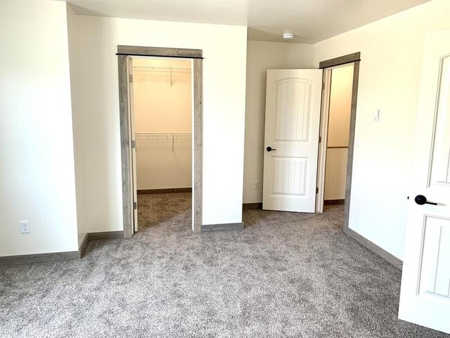 Building Photo - 3355 Blackbird Wy