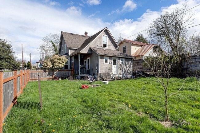 Building Photo - 614 Potter St