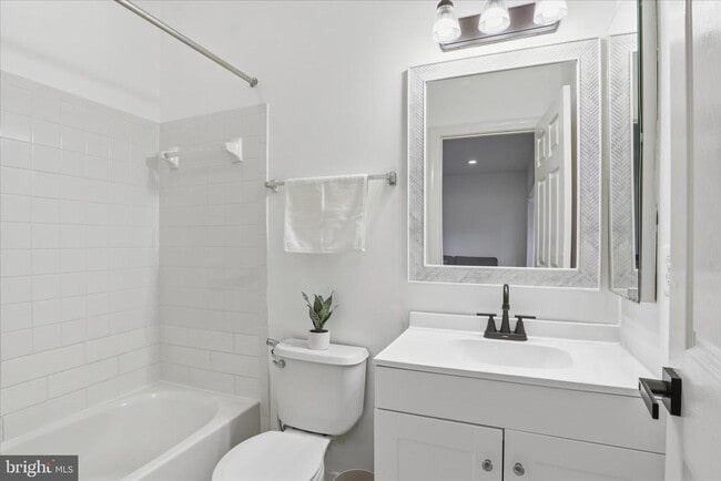 Building Photo - 4550 Fair Valley Dr