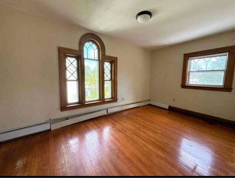 Building Photo - 78 Elm St