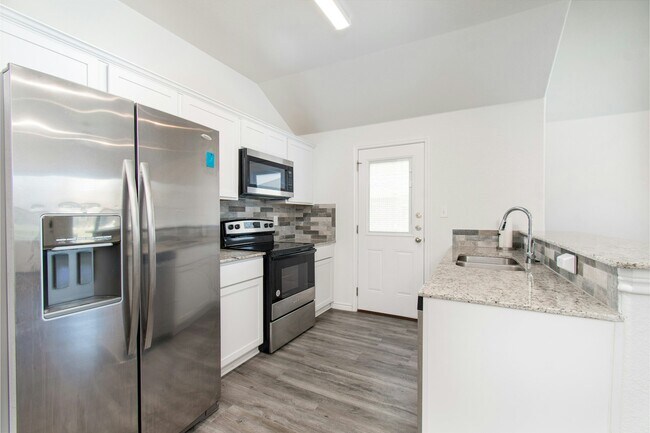 Building Photo - 527 Lost Trl