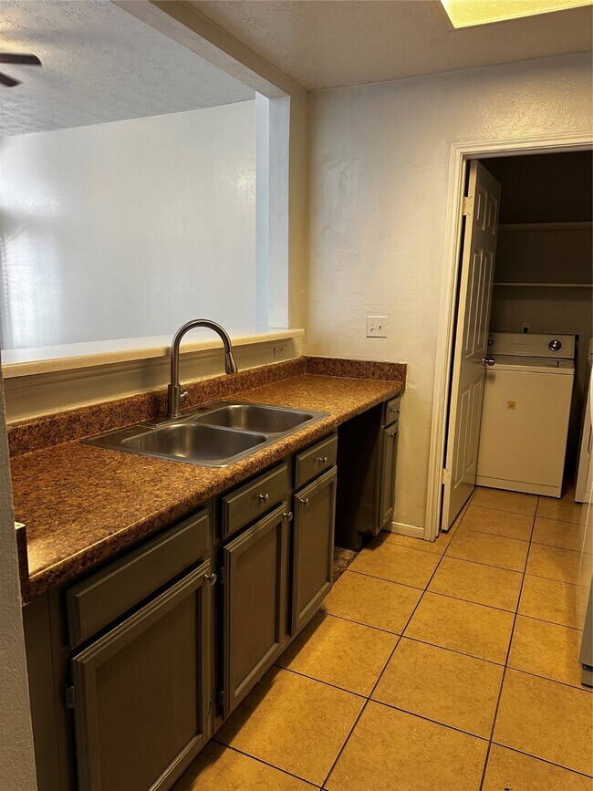 Building Photo - 12435 Truesdell Dr