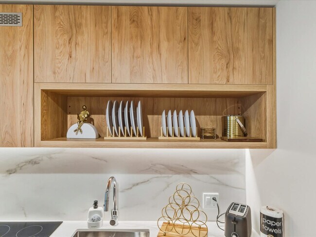 Building Photo - 11 NE 6th St