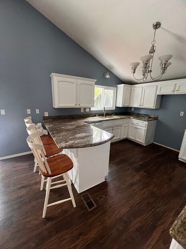 Building Photo - Newbury Park - Three bedroom, bonus room (could be 4th bedroom, 2.5 bathrooms