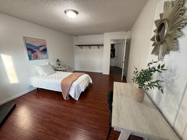 Building Photo - Large Private Girl  Room Downtown ASAP - Balcony, Storage and more