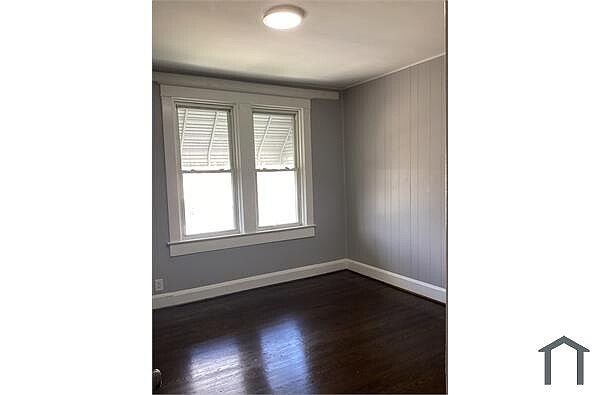 Building Photo - 3 Bedroom 2 Bathroom home