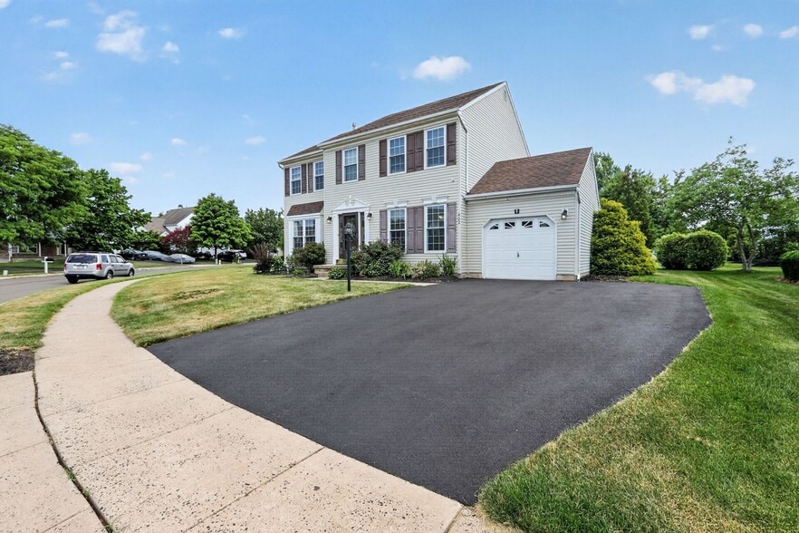 Building Photo - 402 Candlewood Way