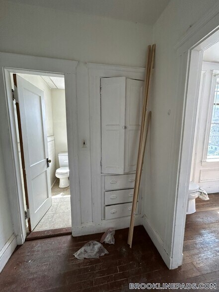 Building Photo - 9 James St