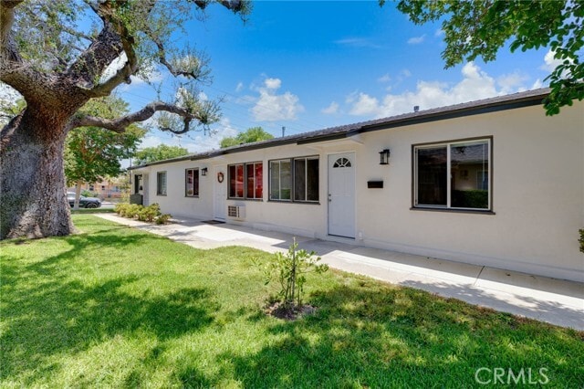 Building Photo - 1669 N Hollywood Way
