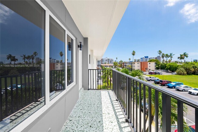 Building Photo - 1400 NE 169th St