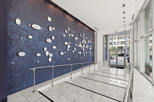 Building Photo - 3325 Piedmont Rd NE