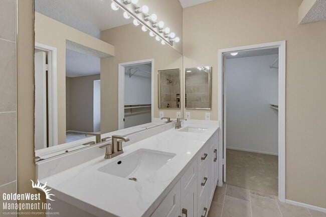 Building Photo - Lovely 3Bdm 2Ba Town-home in Rancho Peñasquitos!