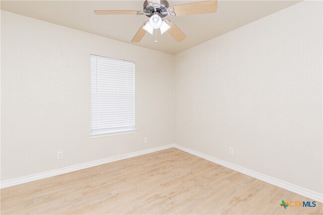 Building Photo - 404 Rowdy Dr