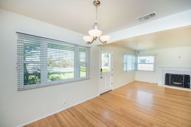 Building Photo - 20092 Bayview Ave