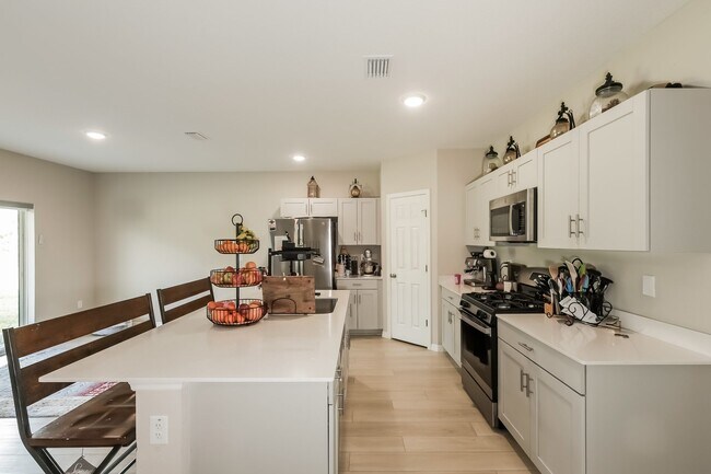 Building Photo - 5548 Summer Sunset Dr