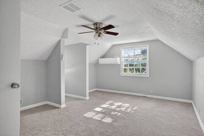 Building Photo - Your Next Home Awaits: 4BR/2BA in Desirable Prairie Village Location!