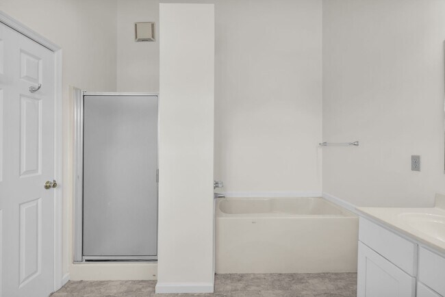 Building Photo - Charming 3BR Northampton Home – Cozy Livin...