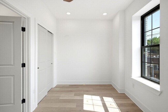 Building Photo - 1720 N 24th St