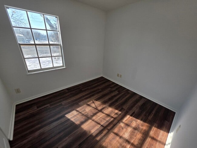 Building Photo - COZY 3 BR HOME CENTRALLY LOCATED