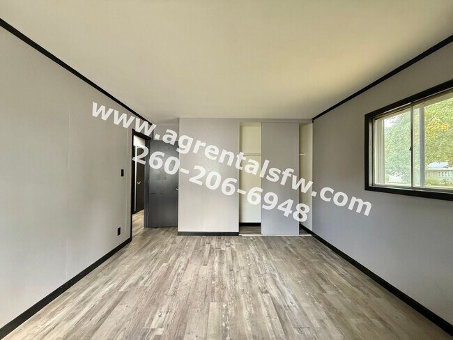 Building Photo - 3 Bedroom House