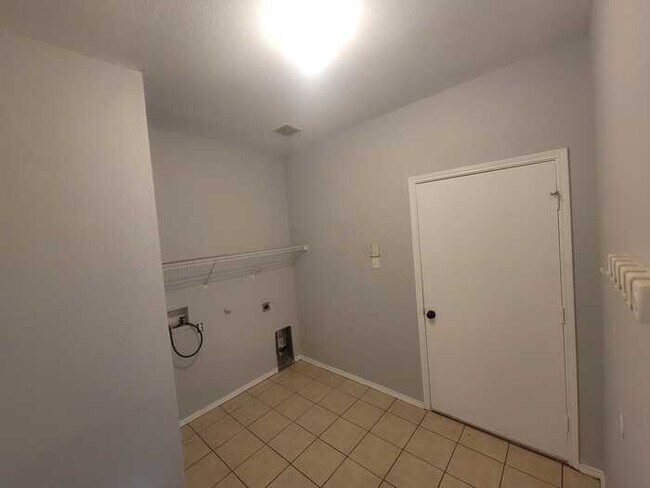 Building Photo - 12637 Carpenter Ln